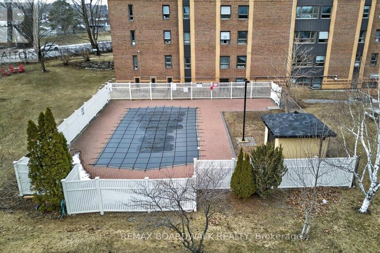 29543326/407-1356-meadowlands-drive-e/borden-farmstewart-farmcarleton-heightsparkwood-hills/ottawa/ontario/K2E6K6_17