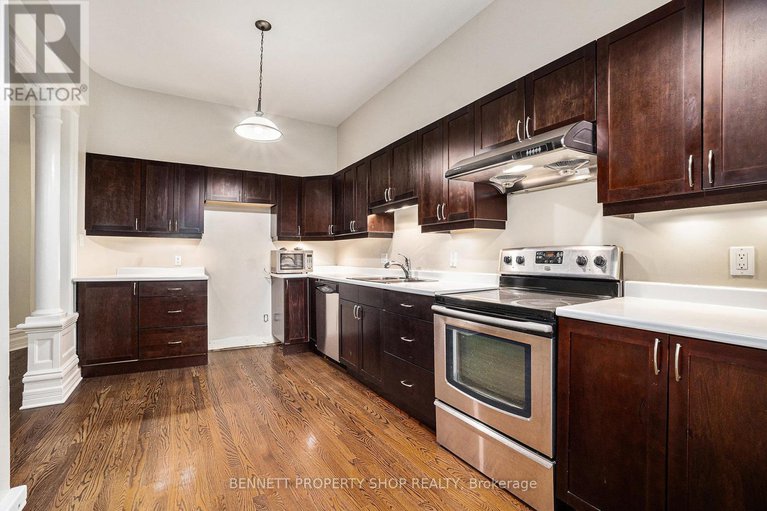 28245606/123-york-street/lower-townbyward-market/ottawa/ontario/K1N5T4_5