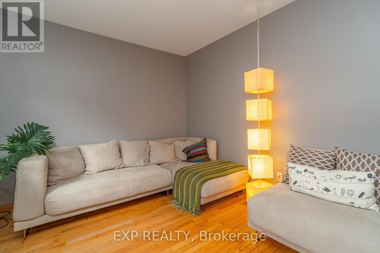 28989665/22-rickey-place/glencairnhazeldean/ottawa/ontario/K2L2E3_14