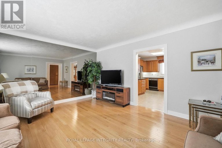 29312140/39-appleford-street/cardinal-heights/ottawa/ontario/K1J6T7_9