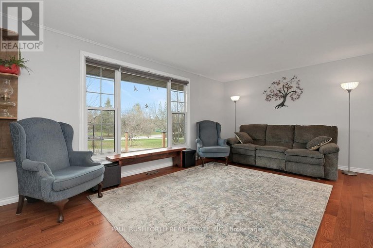 29686450/250-poole-street/mcnabbraeside-twps/mcnabbraeside/ontario/K7S1J2_7