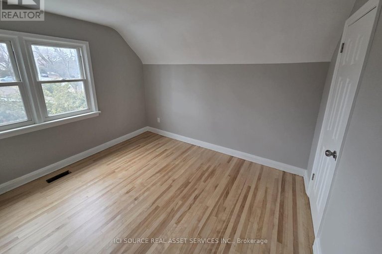 29555442/30-sunnycrest-drive/city-viewskylinefisher-heightsparkwood-hills/ottawa/ontario/K2E5Y2_13