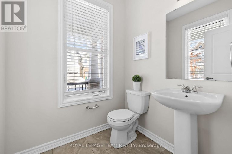 29366438/1001-shimmerton-circle/emerald-meadowstrailwest/ottawa/ontario/K2M0L4_16