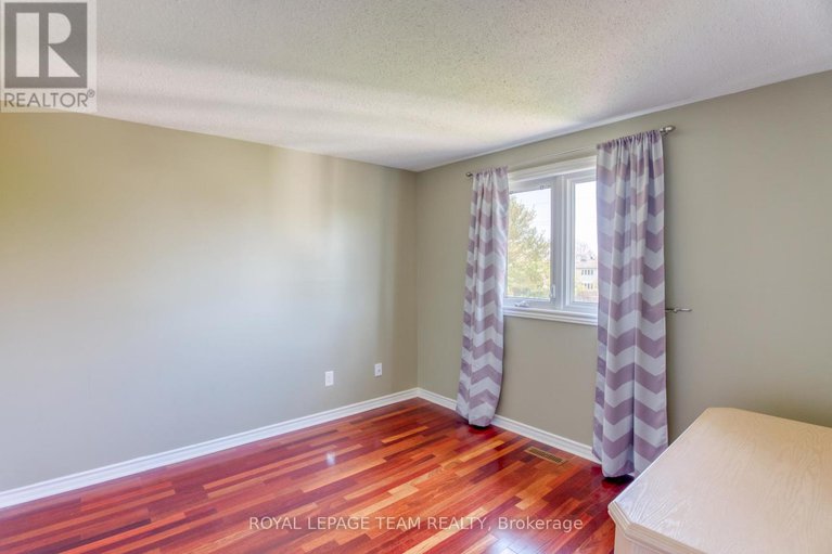 28311456/23-tulane-crescent/on-the-green/ottawa/ontario/K2J2G2_14