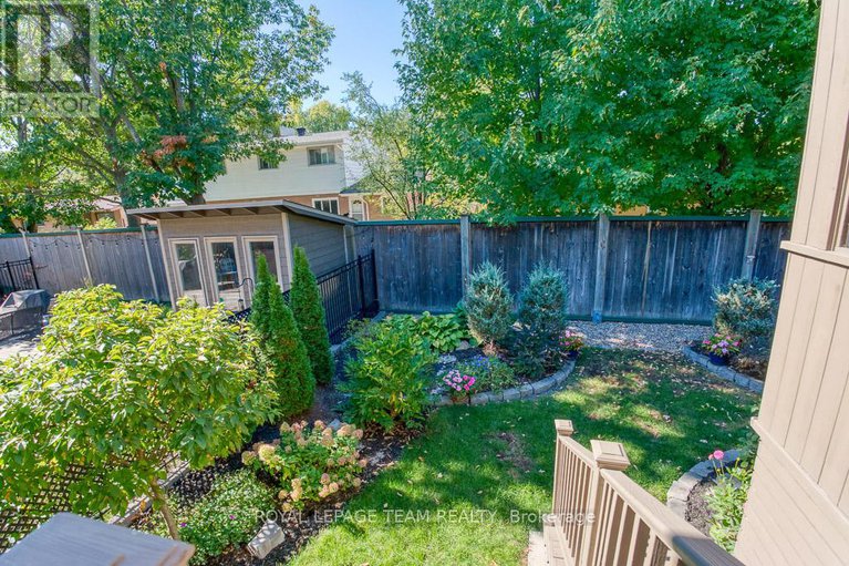 28955797/107-kitsilano-court/bruce-farmgraham-parkqualicumbellands/ottawa/ontario/K2H0B5_28