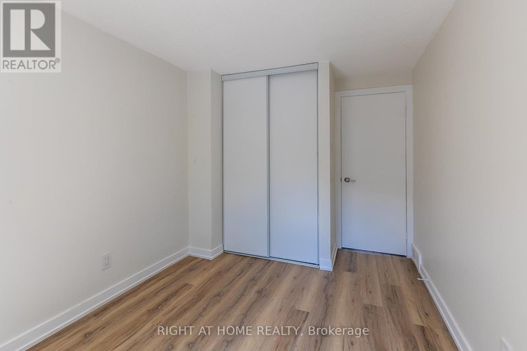 28803490/15-2669-southvale-drive/sheffield-glenindustrial-park/ottawa/ontario/K1B4V2_16