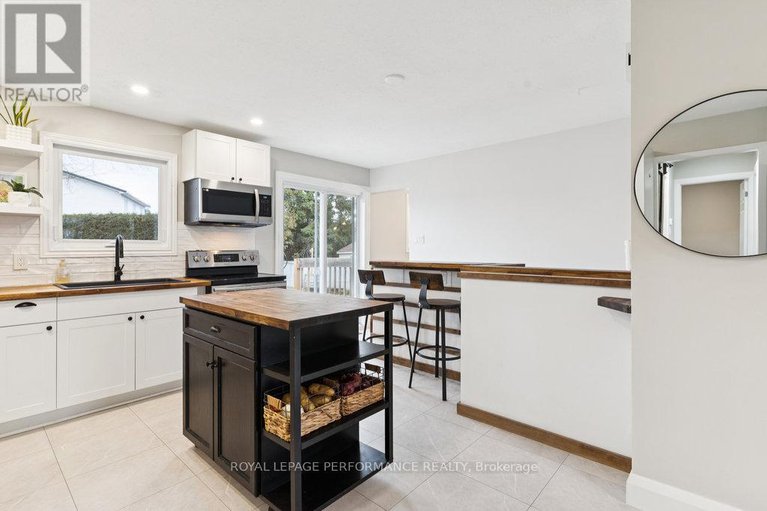 29416128/21-menard-street/embrun/russell/ontario/K0A1W1_14