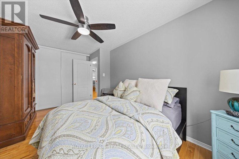 29634635/8-crownridge-drive/emerald-meadowstrailwest/ottawa/ontario/K2M2M8_26