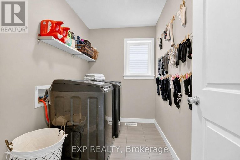 29658262/541-dressage-avenue/emerald-meadowstrailwest/ottawa/ontario/K2V0C6_35