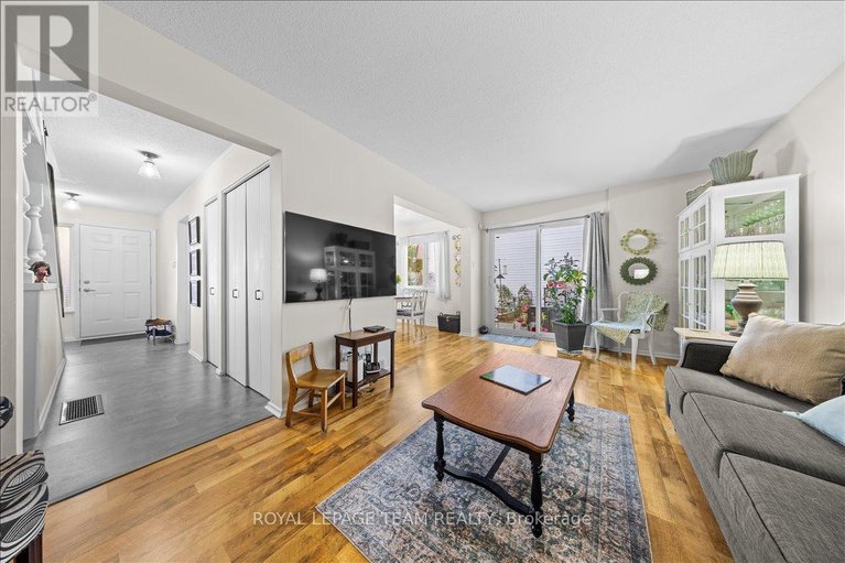 29582797/221-3310-southgate-road/south-keys/ottawa/ontario/K1V8X4_12