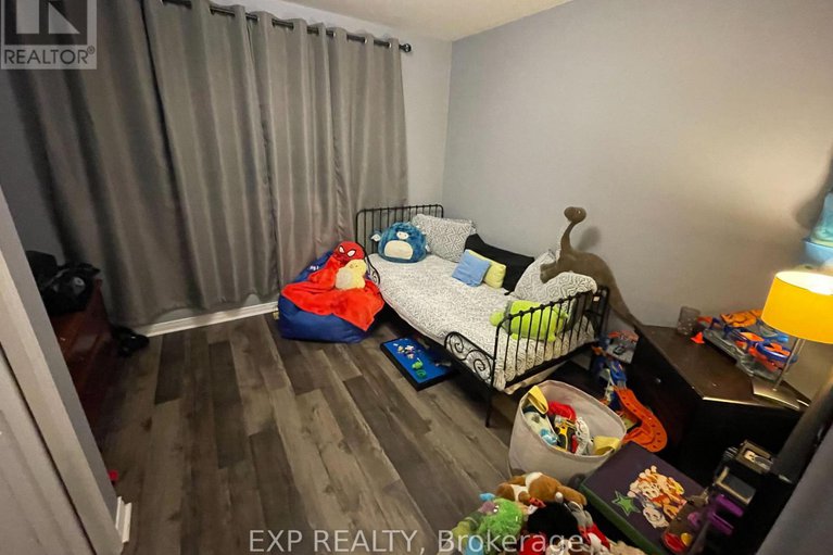 28100045/3-splinter-crescent/fairfield-heights/ottawa/ontario/K2B1B3_13