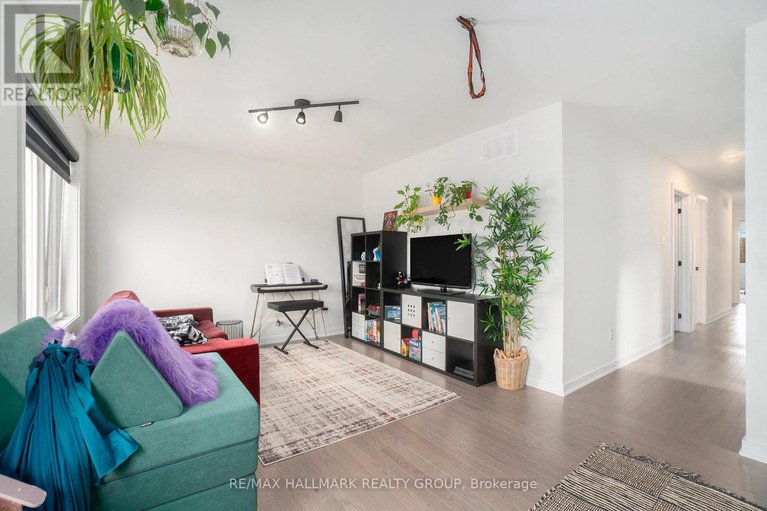 29088429/523-paakanaak-avenue/blossom-parkkemp-parkfindlay-creek/ottawa/ontario/K1X0H2_24