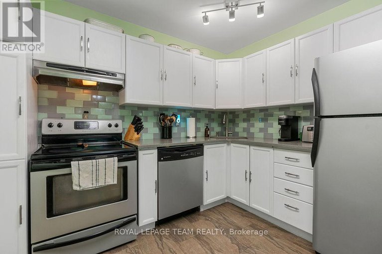 28447984/80-pickwick-drive/cedargrovefraserdale/ottawa/ontario/K2J3E2_16