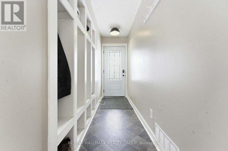 29596241/1091-burgundy-lane/convent-glen/ottawa/ontario/K1C2M9_2