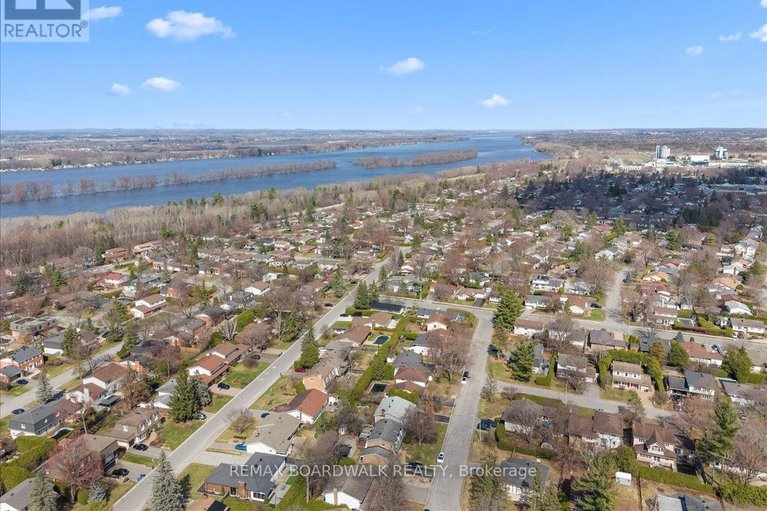 29643562/1912-oakdean-crescent/beacon-hill-north/ottawa/ontario/K1J6H3_44