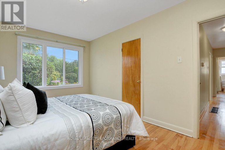 28697255/617-gardenvale-road/castle-heightsrideau-high/ottawa/ontario/K1K1E5_14