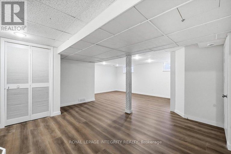 29214221/809-vinette-crescent/chatelaine-village/ottawa/ontario/K1E1X1_31