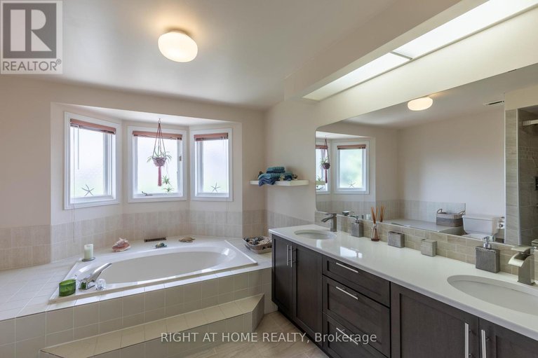 28541779/21-hime-crescent/hunt-club-park/ottawa/ontario/K1G4S1_24