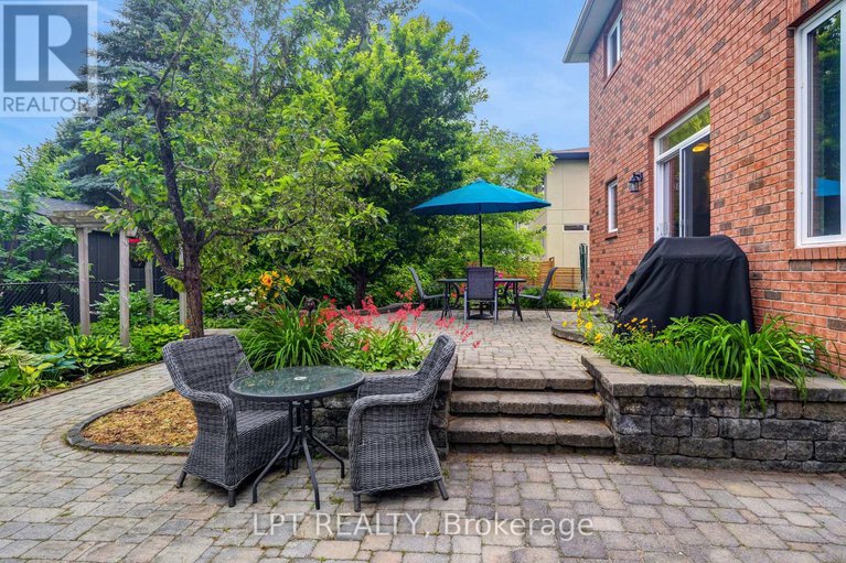 28499905/10a-ashburn-drive/borden-farmstewart-farmcarleton-heightsparkwood-hills/ottawa/ontario/K2E6N3_46