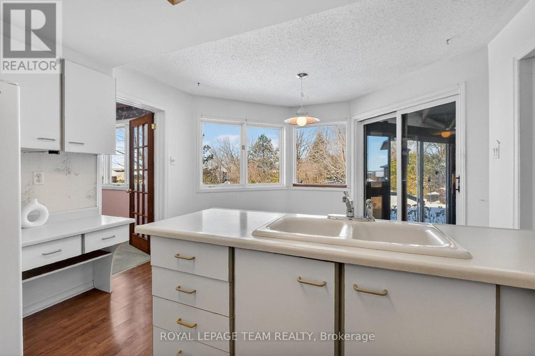 29365768/38-maple-grove-road/katimavik/ottawa/ontario/K2L3K8_15