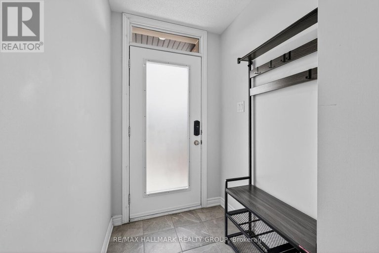 28509446/551-takamose-private/cfb-rockcliffe-and-area/ottawa/ontario/K1K5A5_4