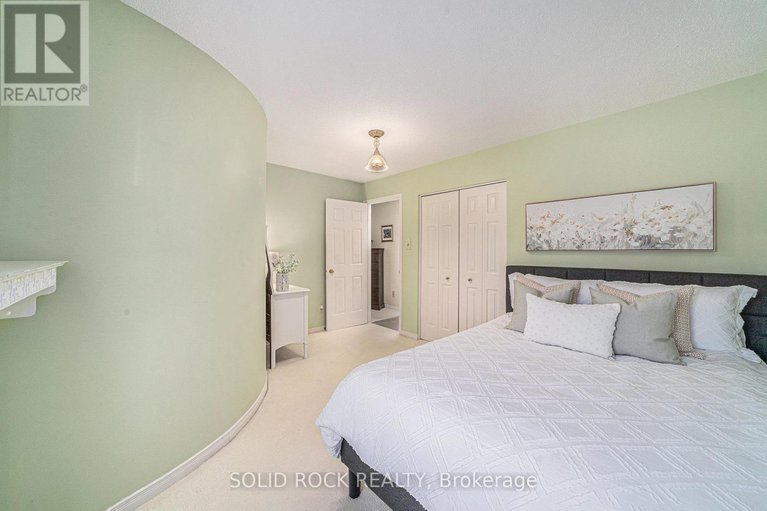 28650656/19-cullen-court/craig-henrywoodvale/ottawa/ontario/K2G4Z2_19