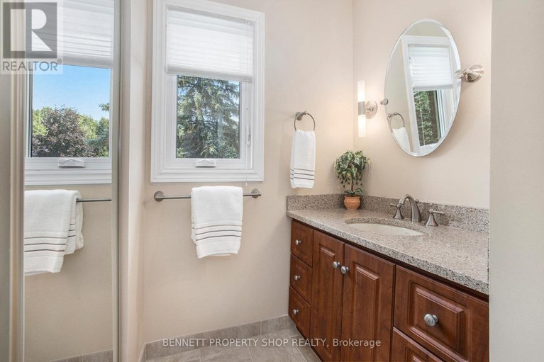 28689701/1410-sherruby-way/rural-kanata-central/ottawa/ontario/K2W1B1_22