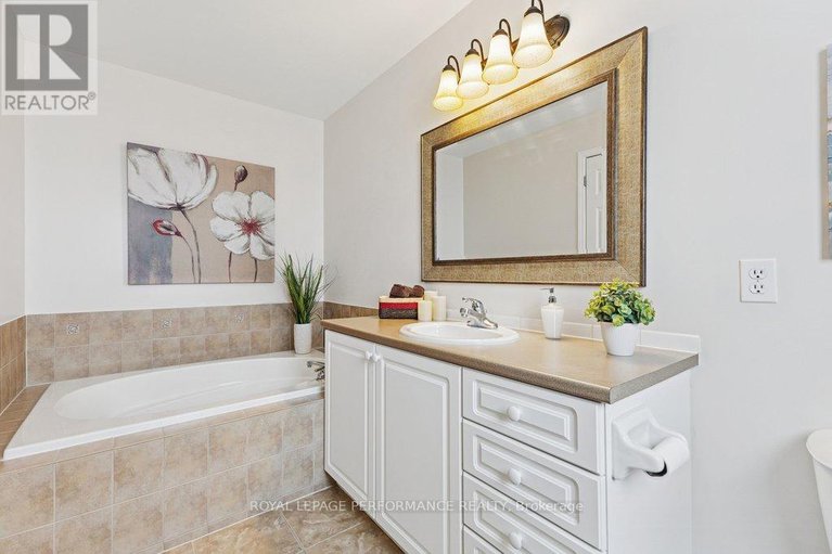 29402071/303-bryarton-street/chapel-hill/ottawa/ontario/K1C7R5_20