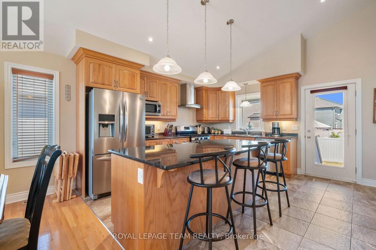 28748911/115-york-crossing-road/village-of-russell/russell/ontario/K4R0C5_11