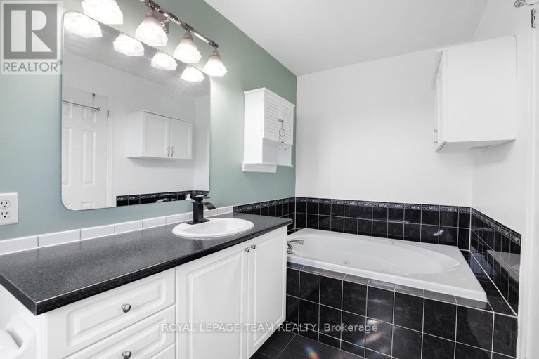 29641680/576-chardonnay-drive/avalon-east/ottawa/ontario/K4A4J9_21