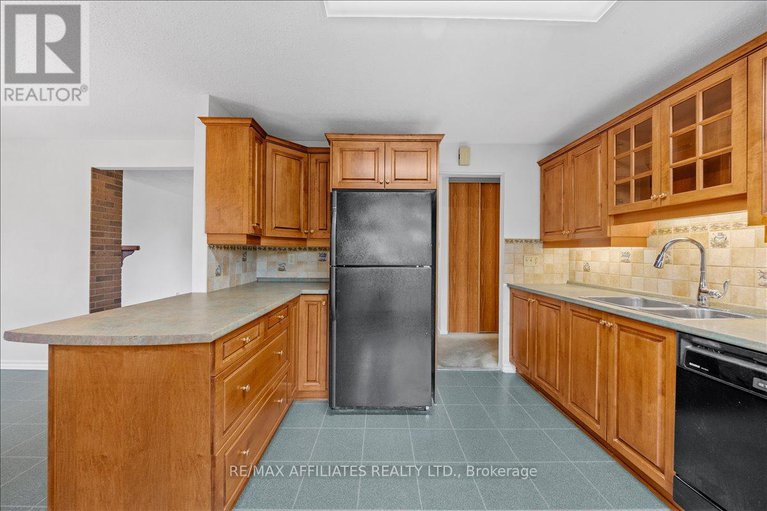 28917185/1610-schouten-drive/bilberry-creekqueenswood-heights/ottawa/ontario/K1E2J4_14