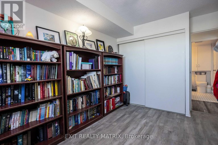 29636684/1007-2759-carousel-crescent/emerald-woodssawmill-creek/ottawa/ontario/K1T2N5_30