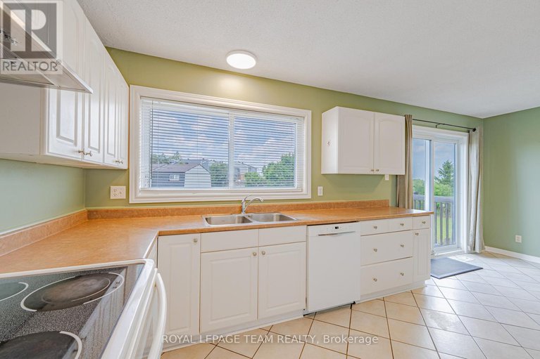 28613595/28-huntview-private/hunt-clubwestern-community/ottawa/ontario/K1V0M5_24