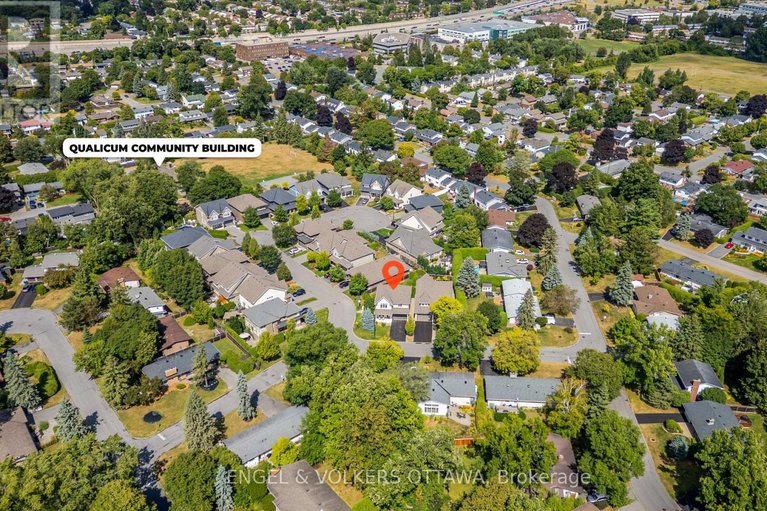 28806486/27-esquimault-avenue/bruce-farmgraham-parkqualicumbellands/ottawa/ontario/K2H6Z4_48