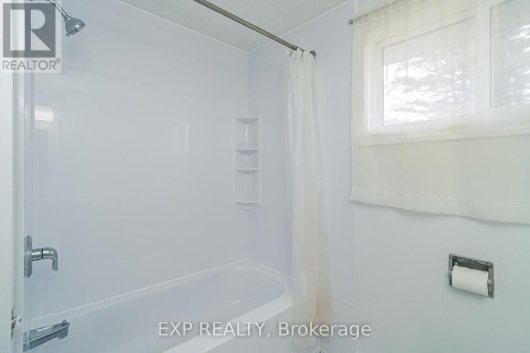 29105689/a-3915-old-richmond-road/arbeatha-park/ottawa/ontario/K2H8T9_24