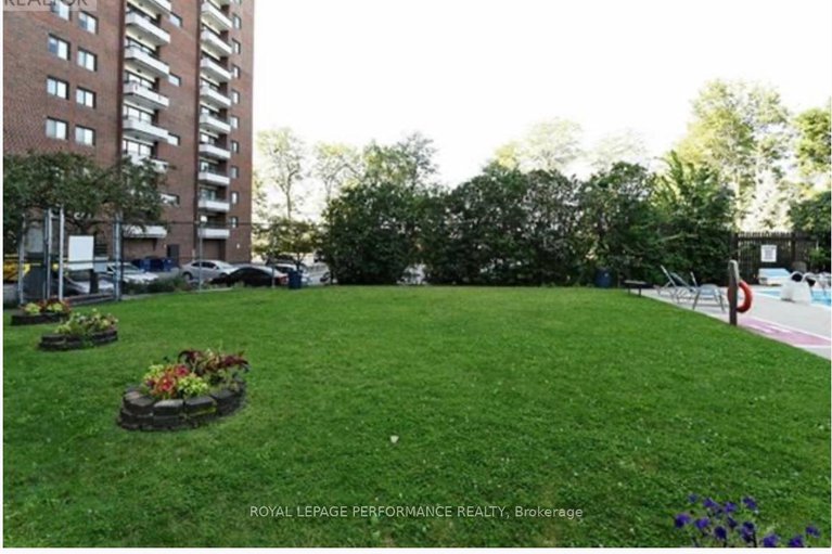 28598401/1113-20-chesterton-drive-w/borden-farmstewart-farmcarleton-heightsparkwood-hills/ottawa/ontario/K2E6Z7_21