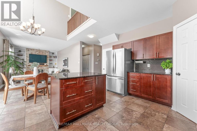 28460424/182-felicity-crescent/mer-bleuebradley-estatesanderson-park/ottawa/ontario/K1W0C2_14