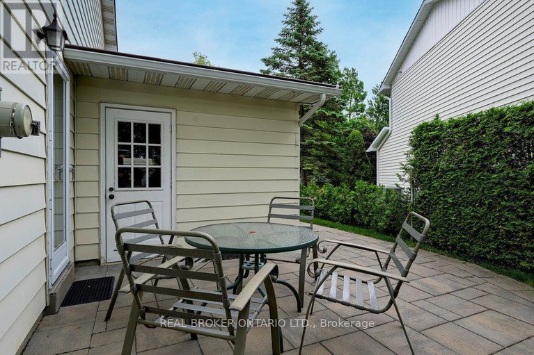 28522793/31-oakhurst-crescent/blackburn-hamlet/ottawa/ontario/K1B4A5_39