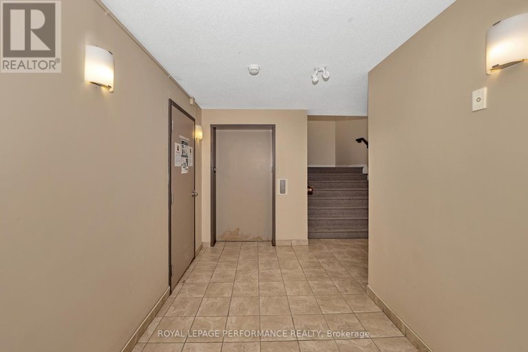 28439320/203-1921-st-joseph-boulevard/convent-glen-south/ottawa/ontario/K1C0A3_4