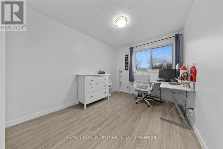 29616177/2049-stonehenge-crescent/pineview/ottawa/ontario/K1B4N7_26