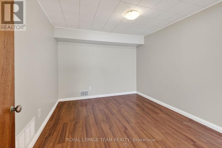 29579808/1318-albany-drive/bel-air-heights/ottawa/ontario/K2C2L9_29