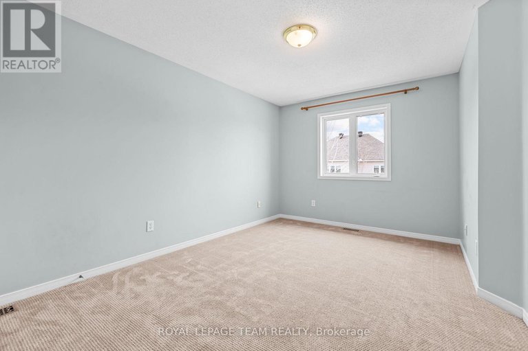 29458293/522-kentmare-crescent/strandherd/ottawa/ontario/K2J5P3_30