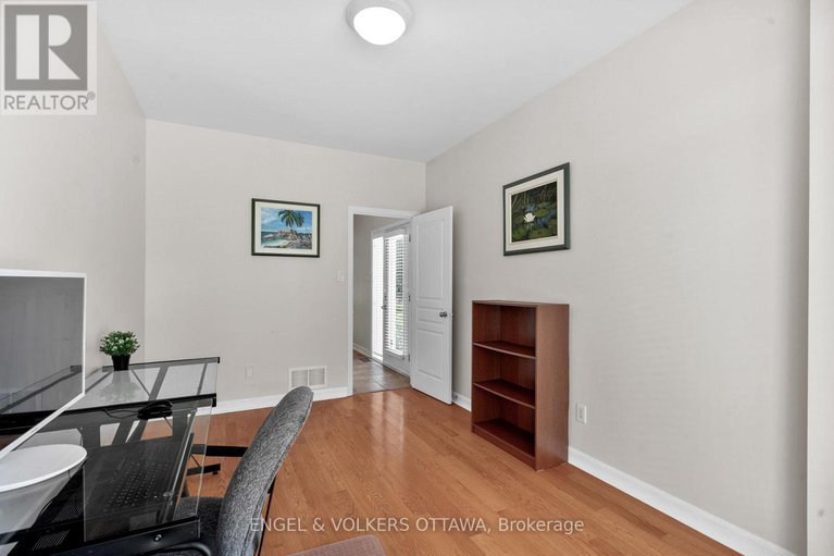 28655114/120-manorhill-private/urbandale-acres/ottawa/ontario/K1H2J4_28