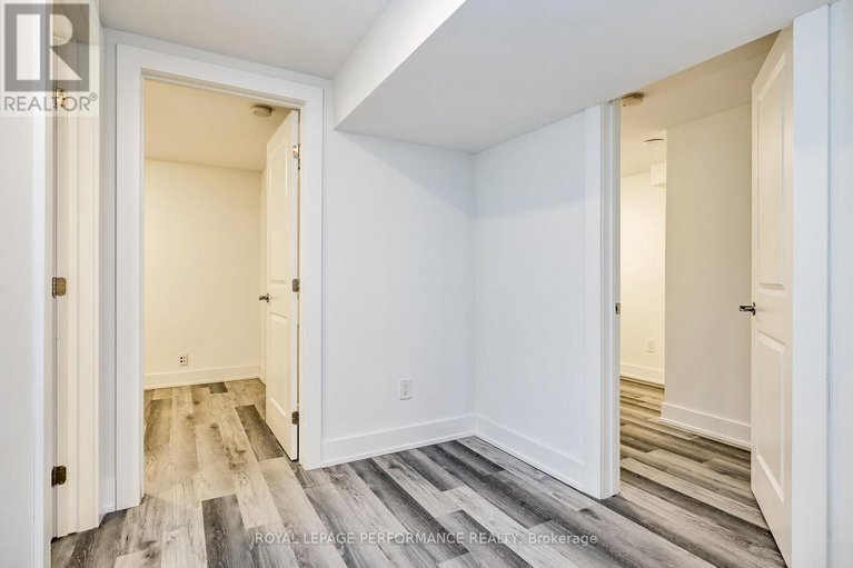 29628289/36-largo-crescent/meadowlandscrestview/ottawa/ontario/K2G3C7_26