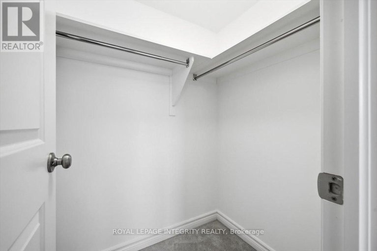 29274145/41-carabiner-private/mer-bleuebradley-estatesanderson-park/ottawa/ontario/K1W0L7_19