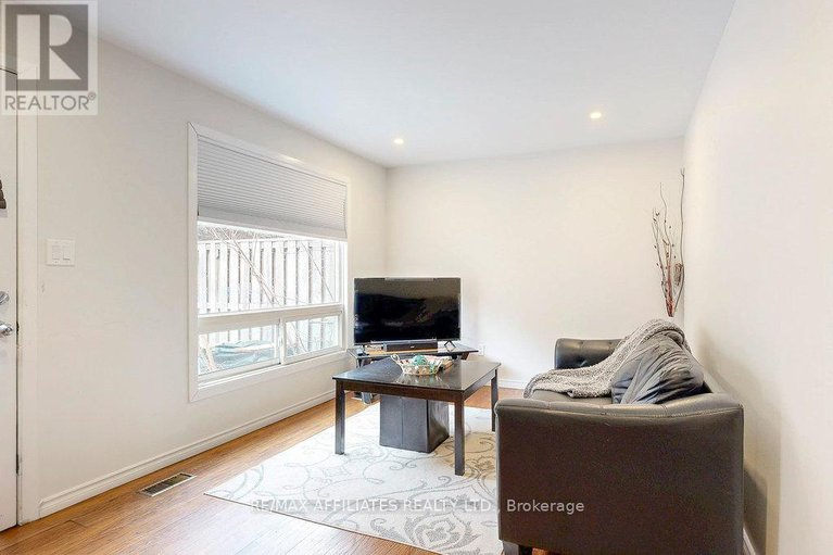 28551721/41-41-bering-court/katimavik/ottawa/ontario/K2L2B8_10