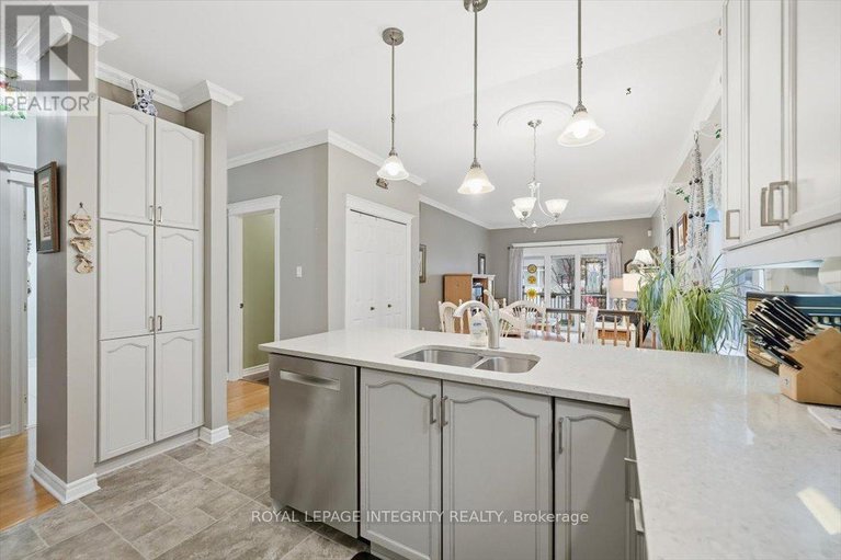 29228635/1030-valin-street/fallingbrookgardenway-south/ottawa/ontario/K4A4X7_16