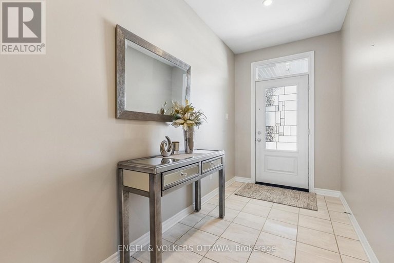 29492071/865-tewin-circle/camelot/ottawa/ontario/K4A1K1_3