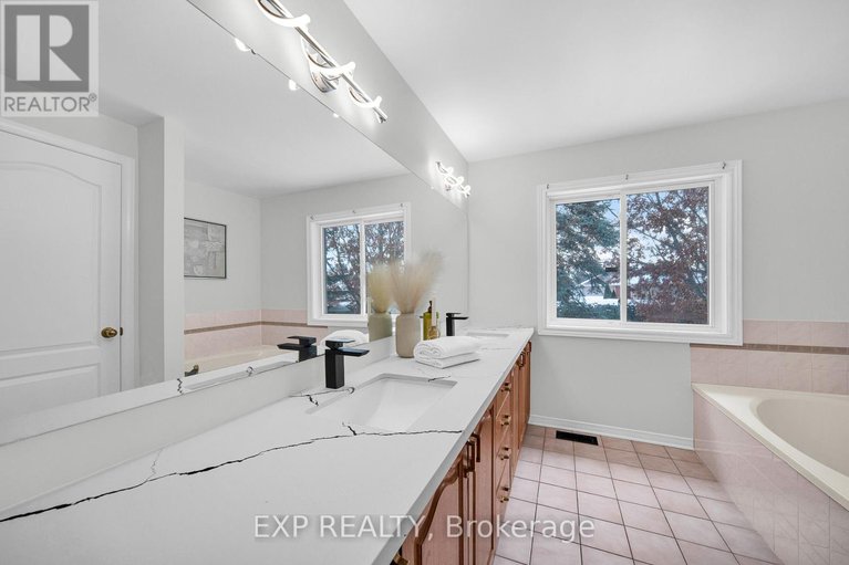 29355666/14-sandcliffe-terrace/centrepointe/ottawa/ontario/K2G5X1_25