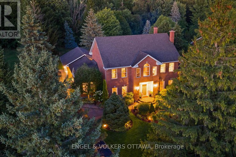 28790851/5557-pettapiece-crescent/manotick-village-manotick-estates/ottawa/ontario/K4M1C5_1